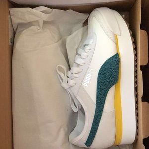 Brand new never worn Roma Amor Women’s Pumas